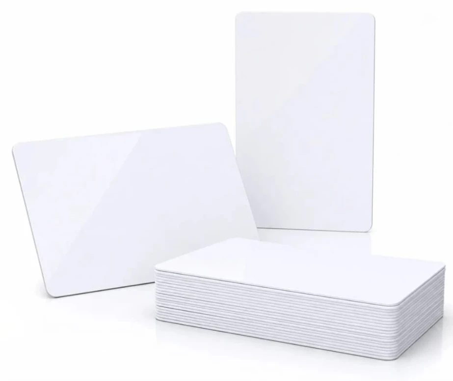 Cartes NFC blanches vierges, prêtes à être personnalisées